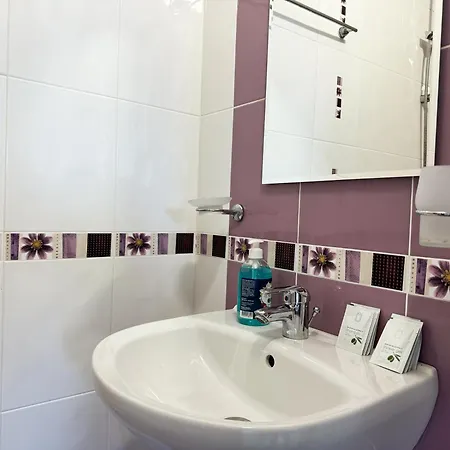 Views Πανσιόν 3*