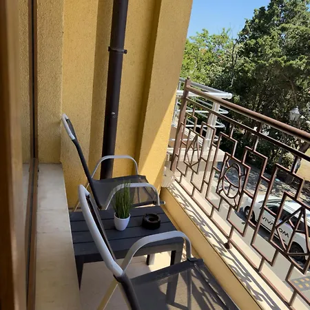 Views Πανσιόν